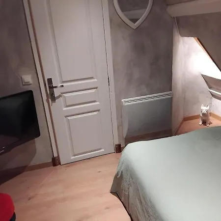 2 Etoiles Proche Salers Cantal Auvergne Besse (Dordogne)