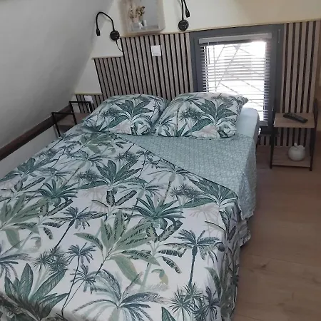 2 Etoiles Proche Salers Cantal Auvergne Holiday home Besse (Dordogne)