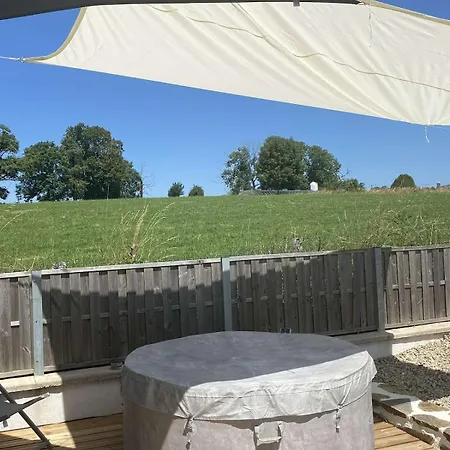2 Etoiles Proche Salers Cantal Auvergne Besse (Dordogne)