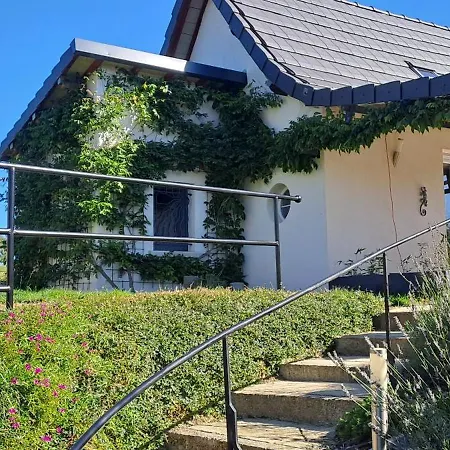 2 Etoiles Proche Salers Cantal Auvergne Holiday home *