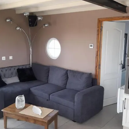 2 Etoiles Proche Salers Cantal Auvergne Holiday home *