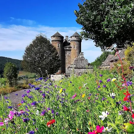 2 Etoiles Proche Salers Cantal Auvergne Besse (Dordogne)